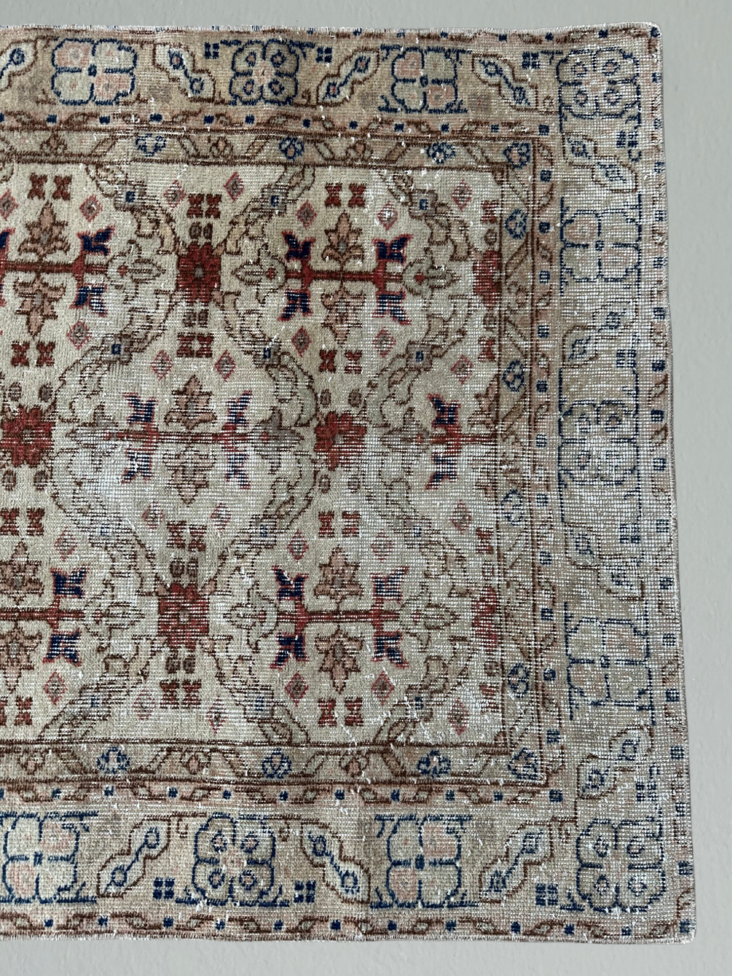 Beige & Copper Vintage Wool Rug with Red and Blue Floral Motifs – Handwoven Turkish Rug – 107x197.5 cm (42.1"x77.7") – Bordered Design
