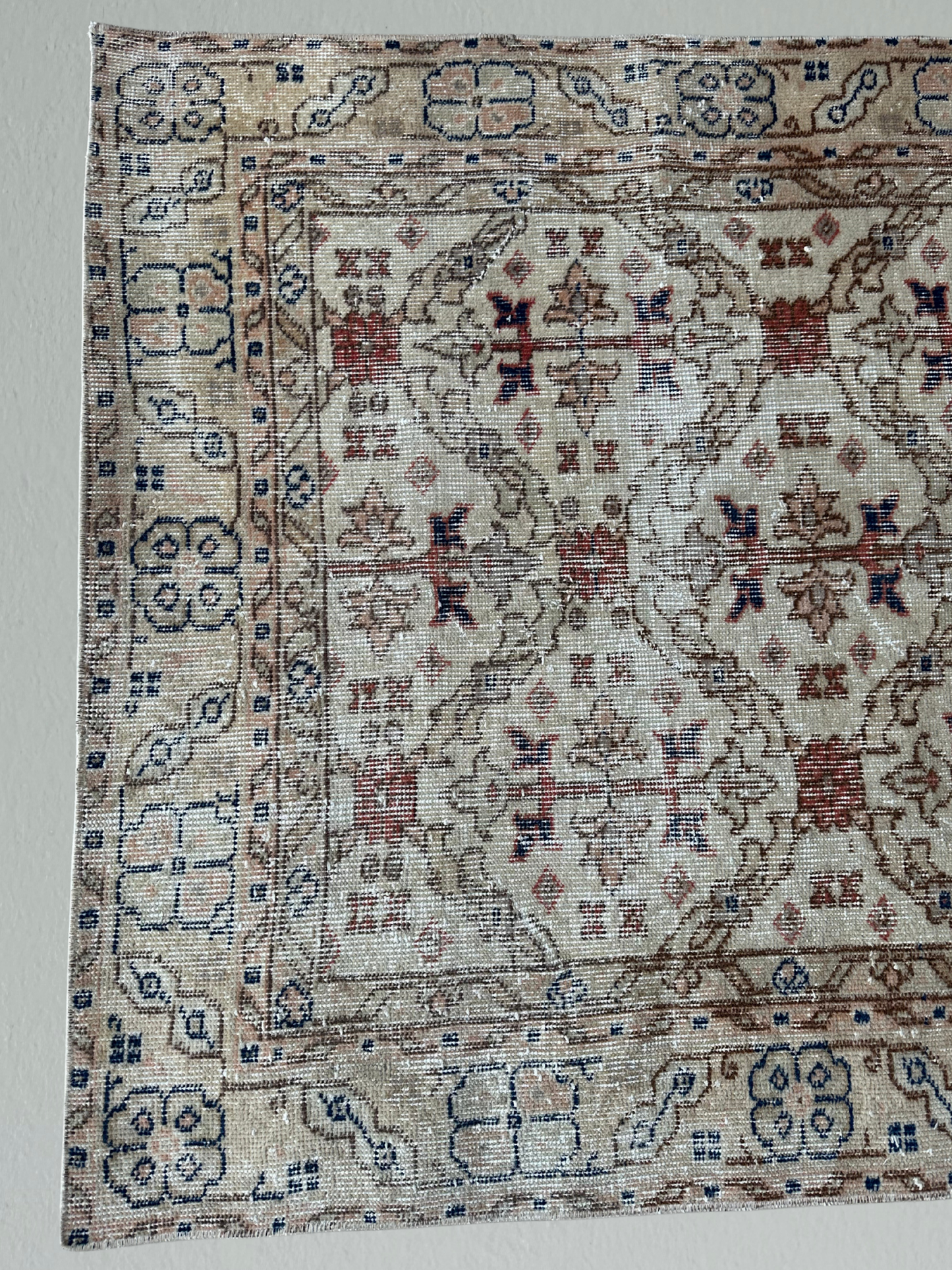 Beige & Copper Vintage Wool Rug with Red and Blue Floral Motifs – Handwoven Turkish Rug – 107x197.5 cm (42.1"x77.7") – Bordered Design